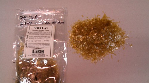 Shellac flakes